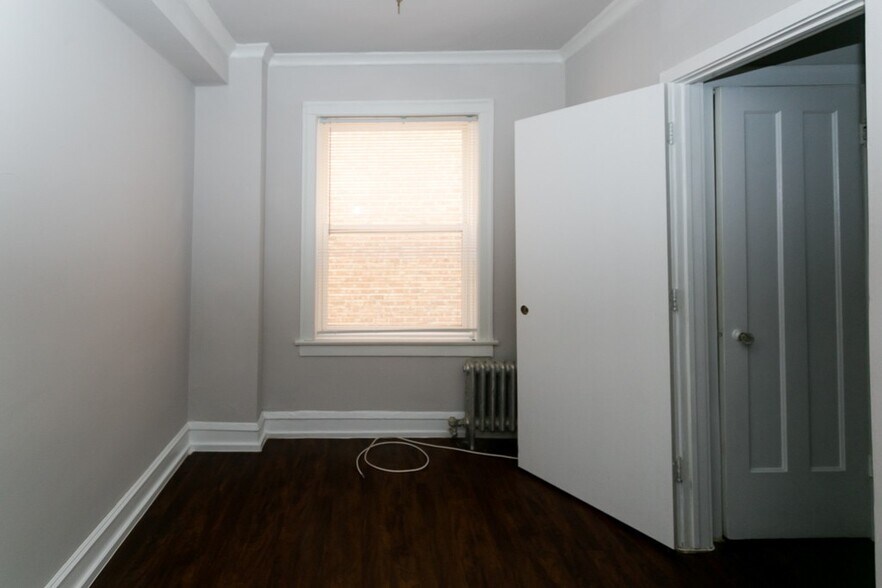 Building Photo - 6748 N Ashland Ave