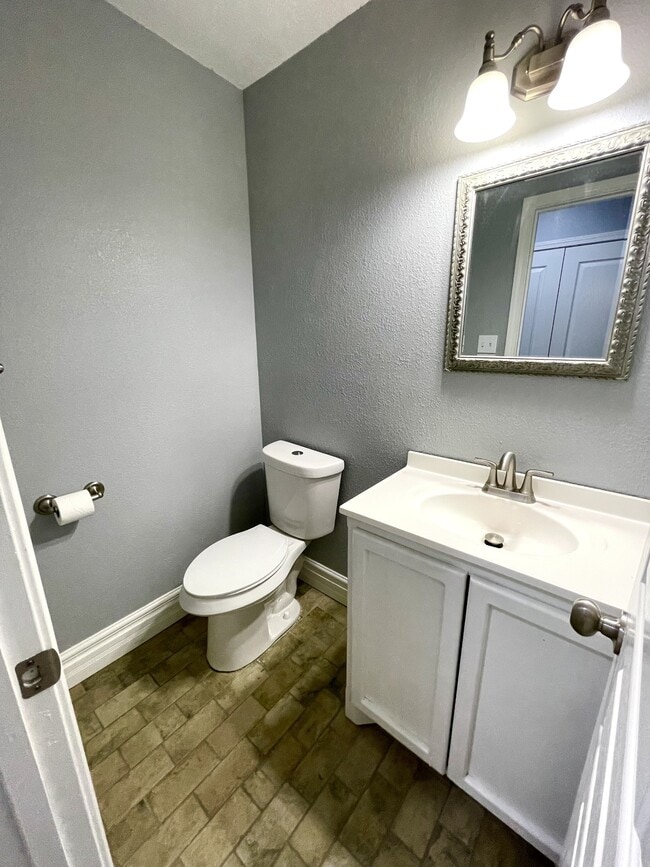Building Photo - 1365 Wisteria St