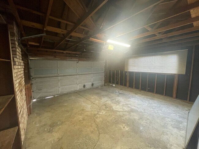 Building Photo - 4590 Excelsior Rd