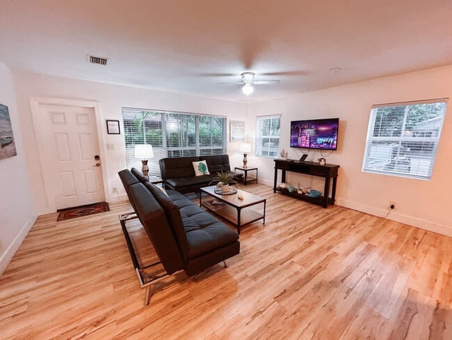 Building Photo - 3316 SE 4th St