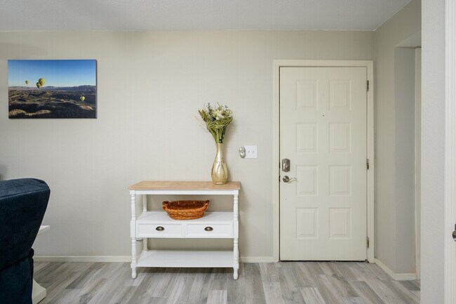 Building Photo - 4850 E Desert Cove Ave