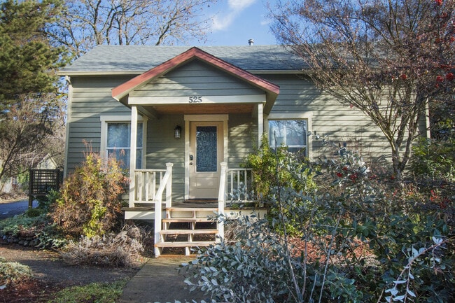 Building Photo - Zara's Cottage: Fully Furnished,  blocks t...