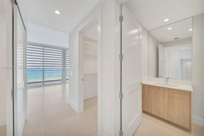 Building Photo - 153 N Seabreeze Blvd