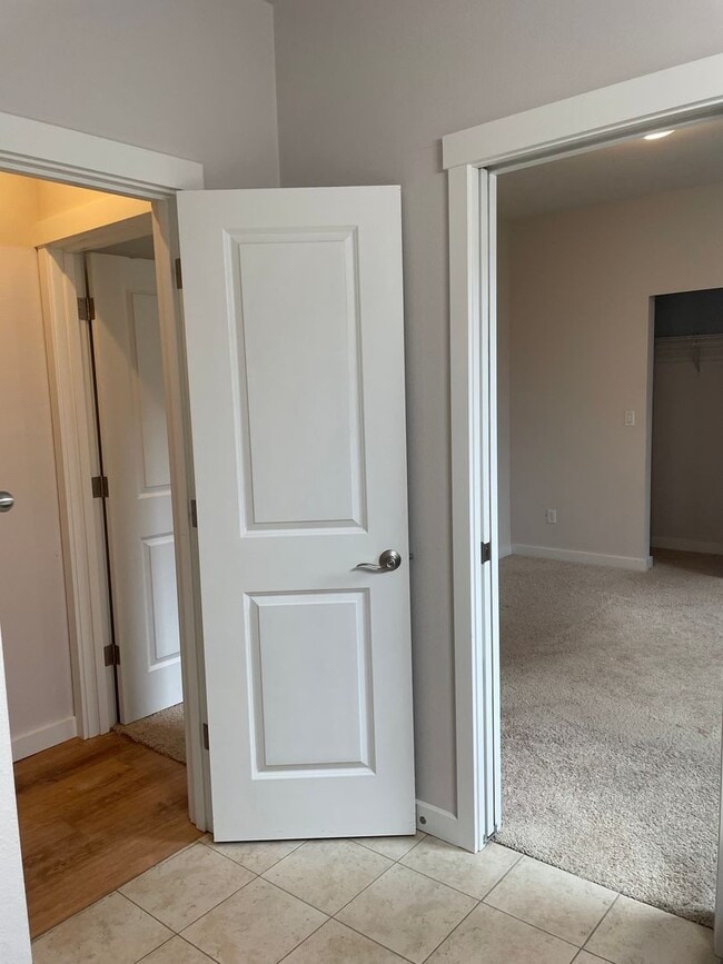 Building Photo - 2 bed/1 bath in Southeast Redmond