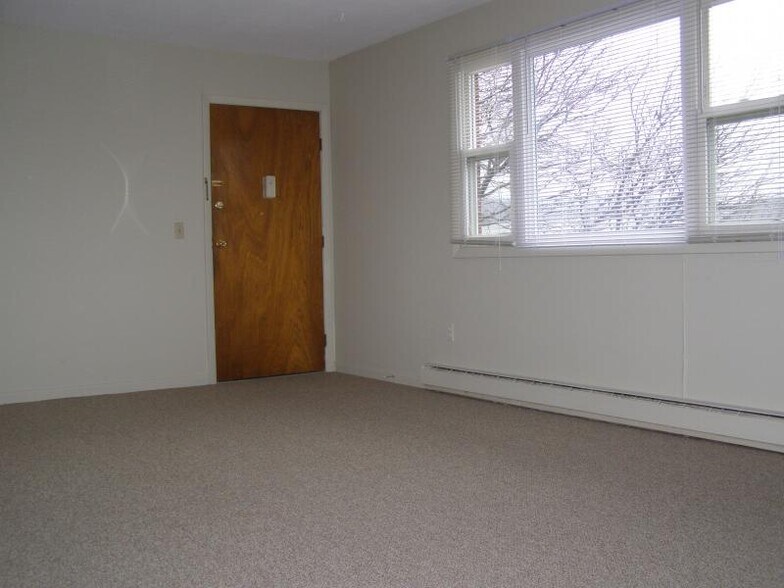 Building Photo - 5 Highview Dr