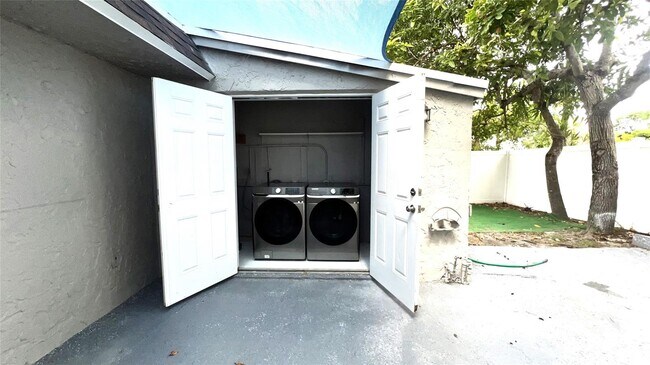 Building Photo - 7347 NW 75th St