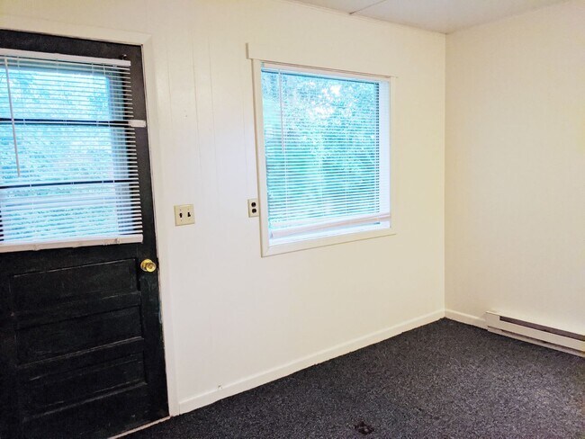 Building Photo - 214 S Hillsdale Ct