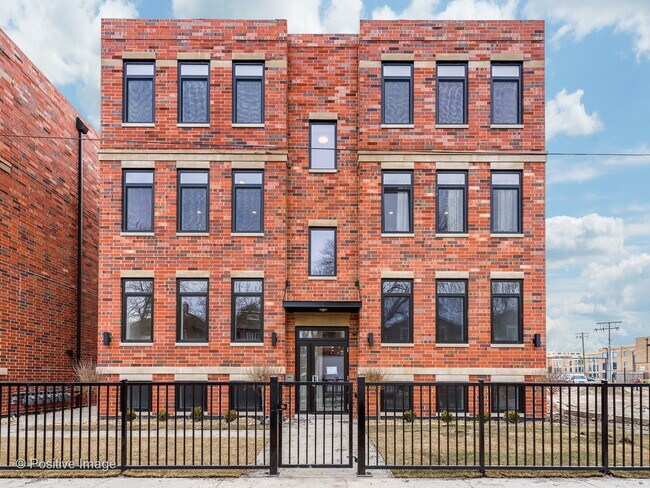 Primary Photo - 2102 N Natchez Ave