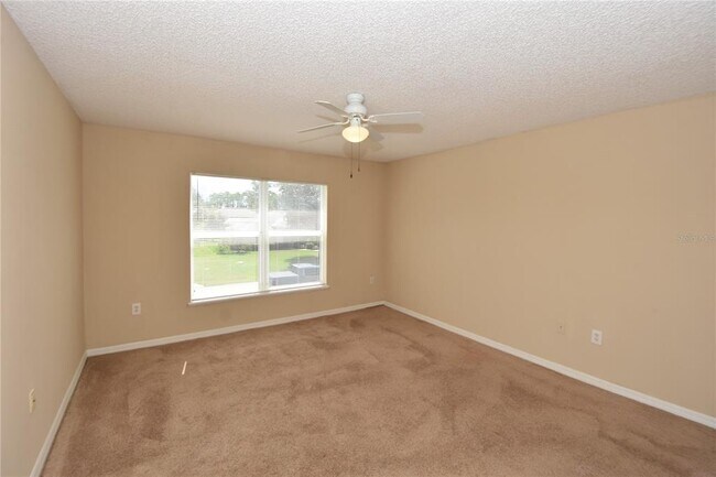 Building Photo - 27 Riverdale Ln