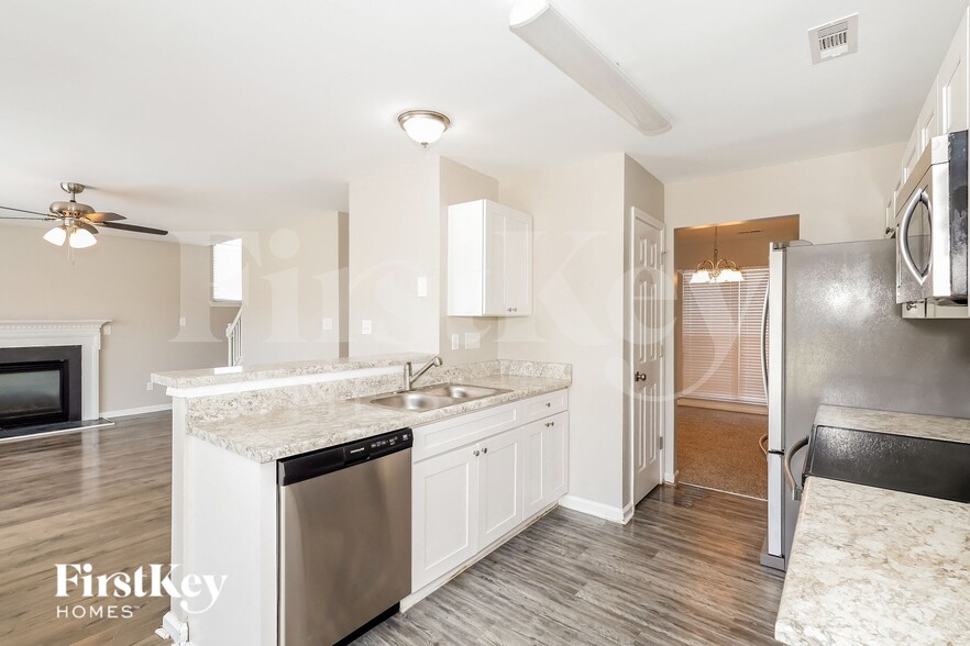 Building Photo - 6009 Amber Ct