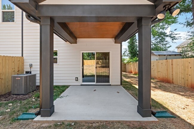Building Photo - Bright & Modern New Construction Townhome ...