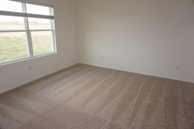 Building Photo - Newer Home 3/2 Steps from Champions Gate