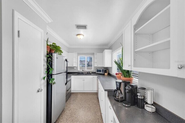 Building Photo - 3623 W Gray St