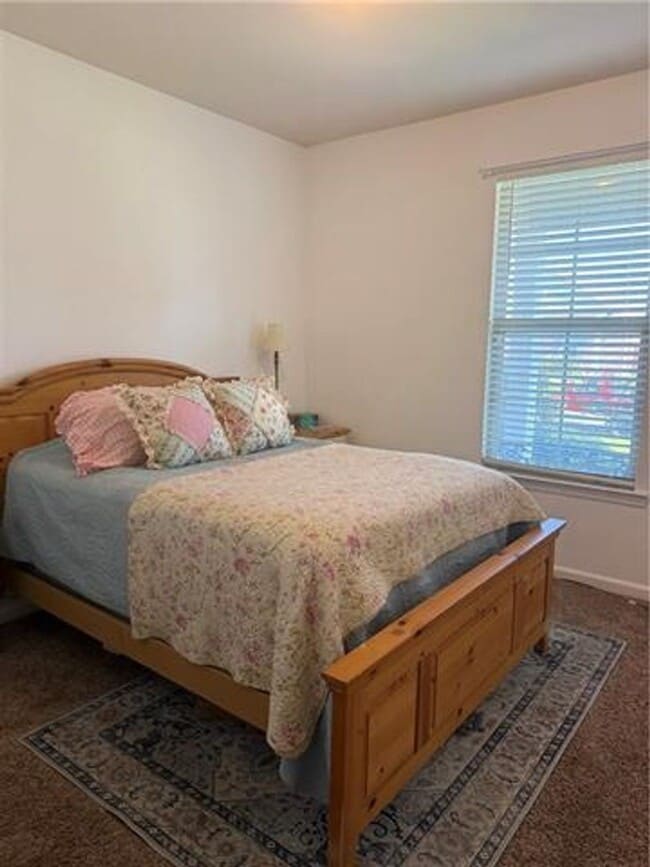 Building Photo - Welcome home to this **beautiful 4-bedroom, 2-bath rental
