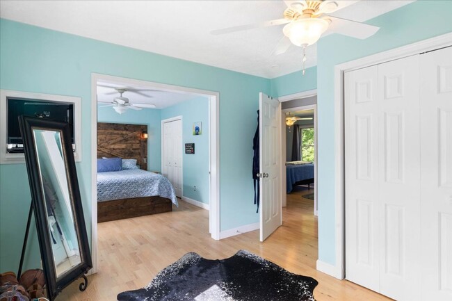 Building Photo - Spacious Home with Amazing Fenced Yard in ...