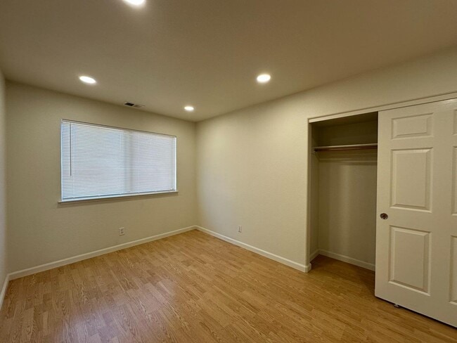 Building Photo - 39836 Potrero Dr