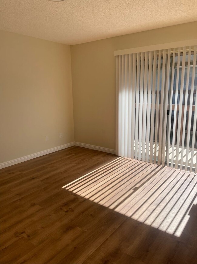 Building Photo - Beautiful 2 Bed / 2 Bath  Upstairs Condo In Colton!