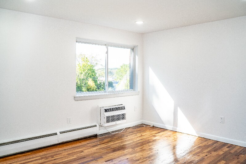 Building Photo - 78 Laning St