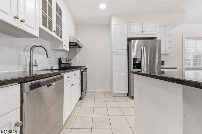 Building Photo - 92 George St