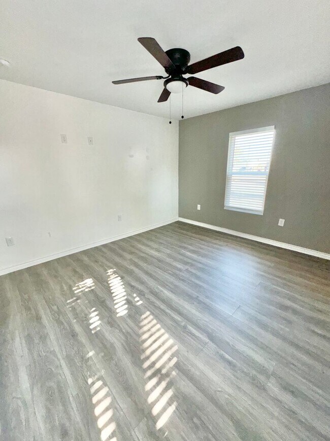 Building Photo - AVAILABLE SOON!