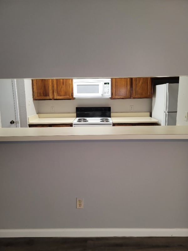 Building Photo - 9623 Walnut St