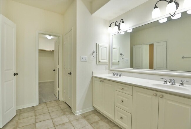 Building Photo - 95 Douvaine Ct