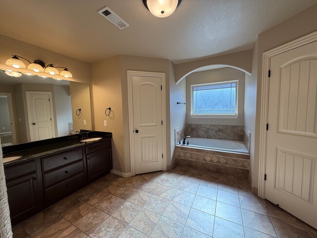 Building Photo - 2399 N Silk Rose Ave