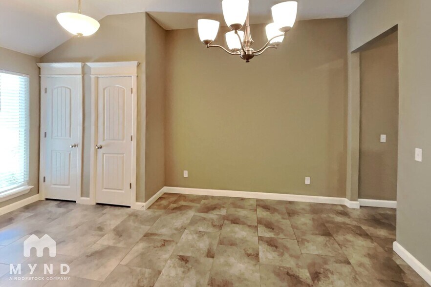 Building Photo - 1118 Merlin Dr