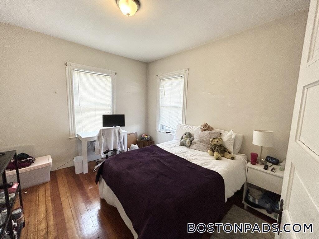 Building Photo - 74 Romsey St