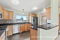 Building Photo - 251 Grandeur Ln