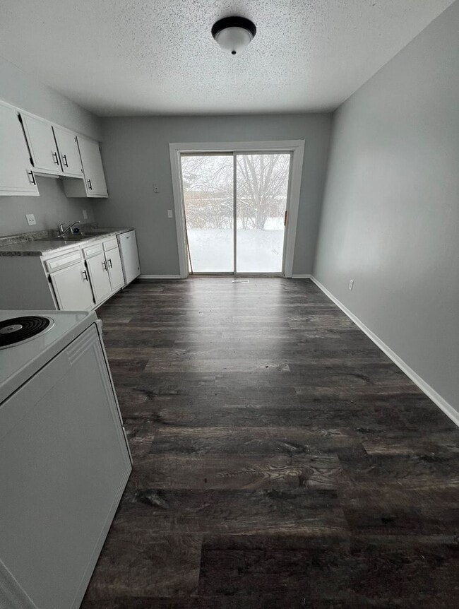 Building Photo - 5437/5439 N Linwood Ave