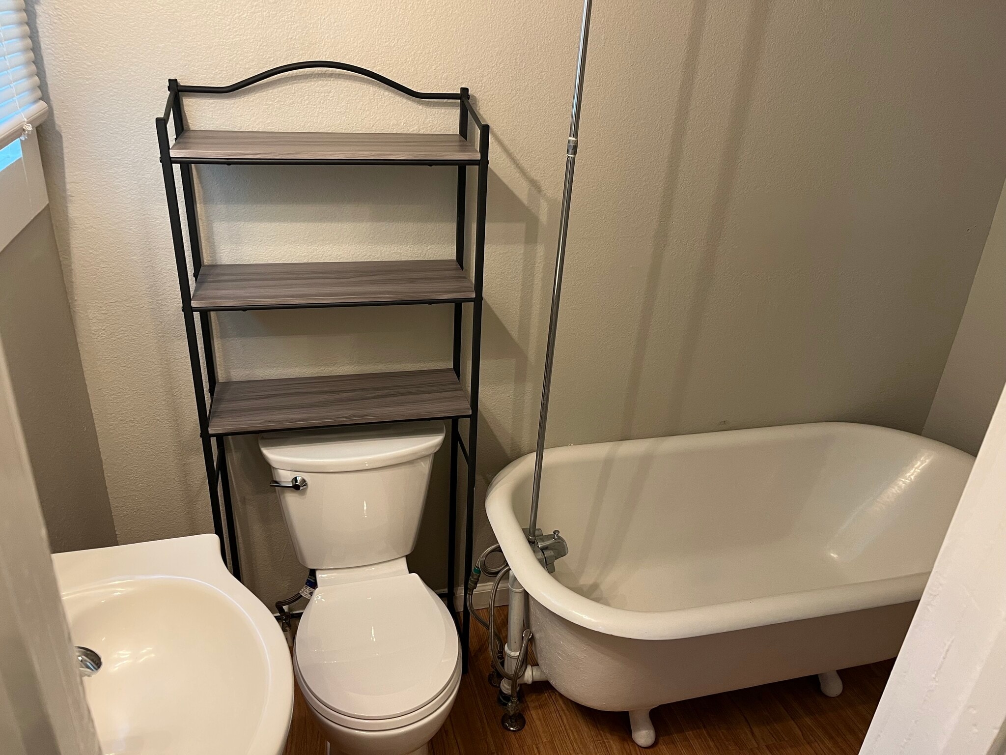 Bathroom - 663 Tupper St