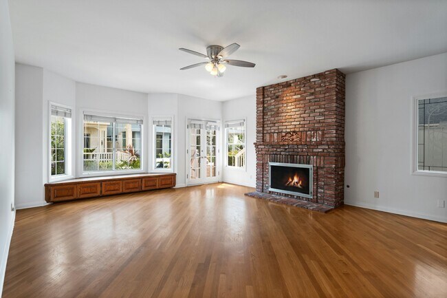 Building Photo - 459 35th St