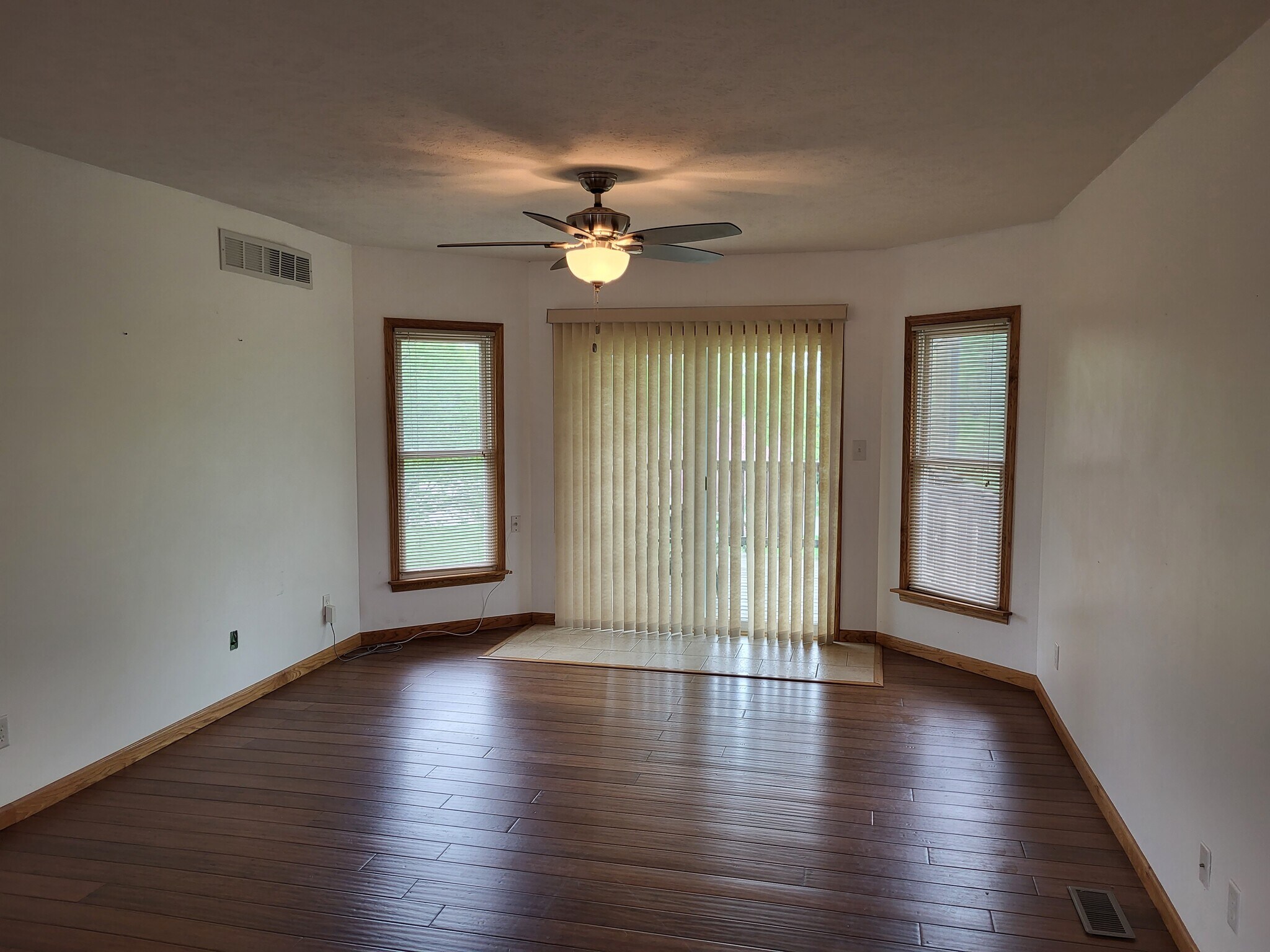 Living room - 312 N Illinois St