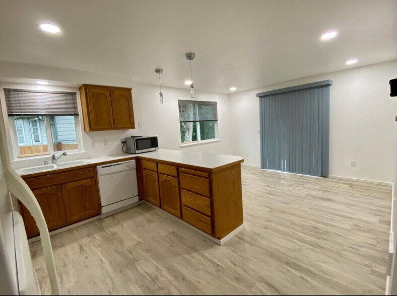 Building Photo - 10732 20th Pl W