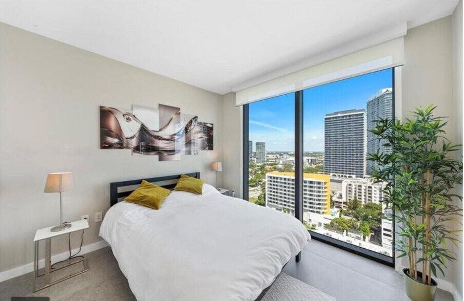 Building Photo - 460 NE 28th St