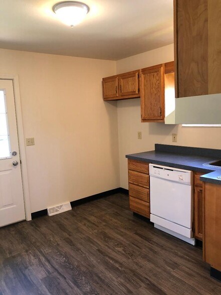 Rear entry - 435 Highfield Ave