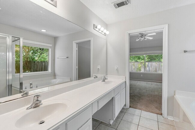 Building Photo - 18111 Stone Trail Manor Dr