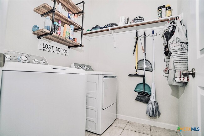 Building Photo - 688 Bridgestone Way