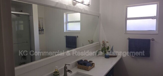 Building Photo - 589 Coconut St