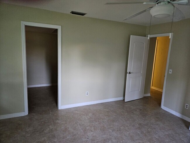 Building Photo - 309 Tarpon Dr