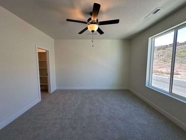 Building Photo - 907 Willow Bnd Dr