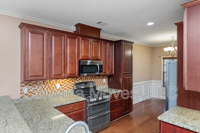Building Photo - 213 Bell Heather Ln