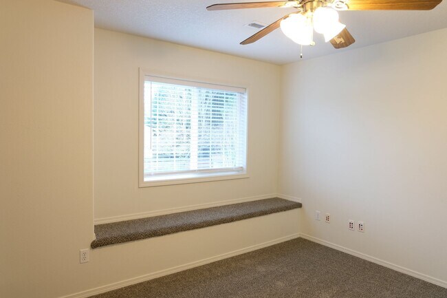 Building Photo - ****HALF MONTH RENT FREE***? Your Dream Rental: Large, Serene Home with Fenced Yard?