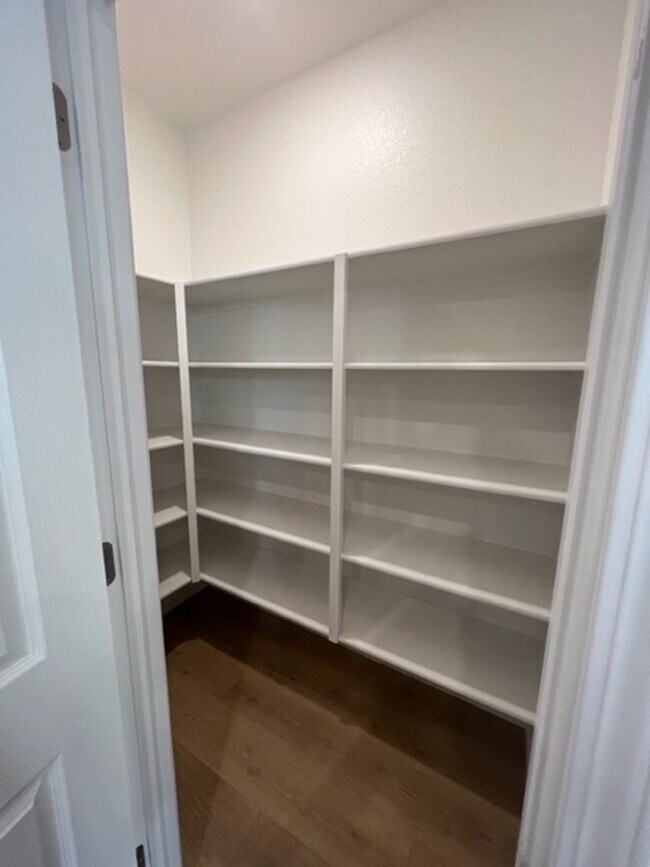 Building Photo - Beautiful 3 Bedroom and 2 Bathroom Home in Lincoln $2,995.00