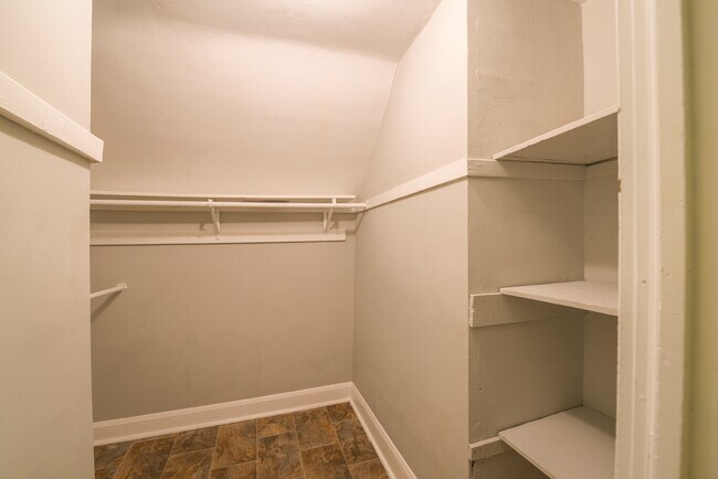 Building Photo - 202 E 27th St