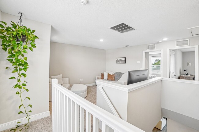 Building Photo - Heritage Oaks gated community 3/2.5/2 Townhome
