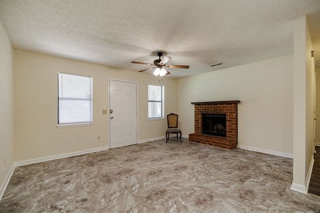 Building Photo - 112 Upland Ct