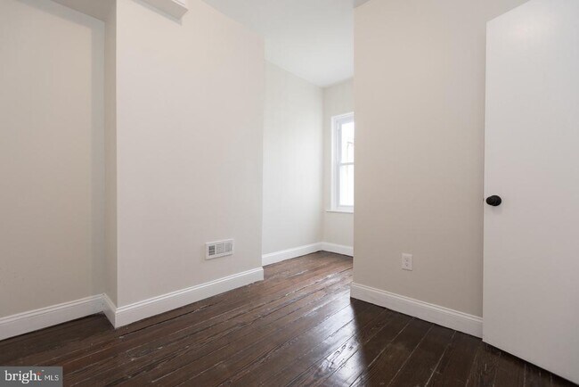 Building Photo - 2322 Memphis St