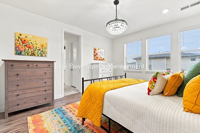 Building Photo - "Discover Spacious Elegant House in Morrison!